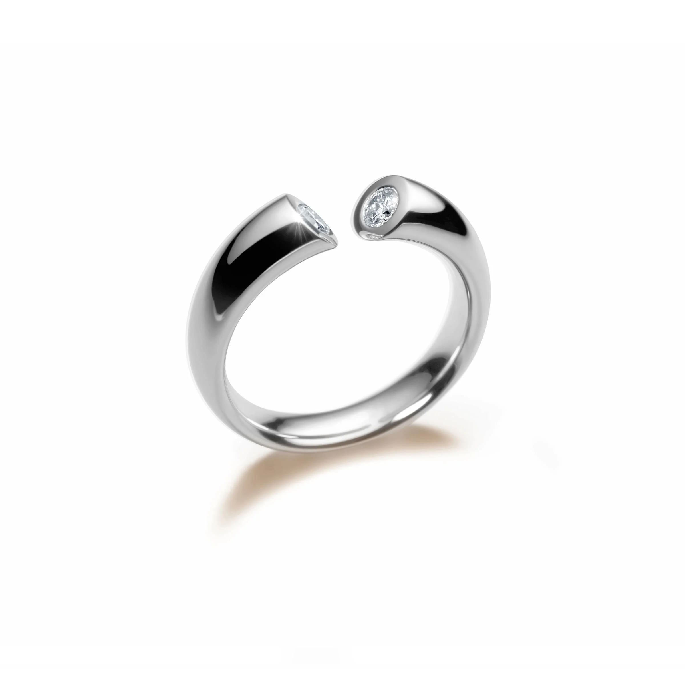 Ring DIALOG Weißgold 750/- mit 2 Brillanten zus. 0,25ct.