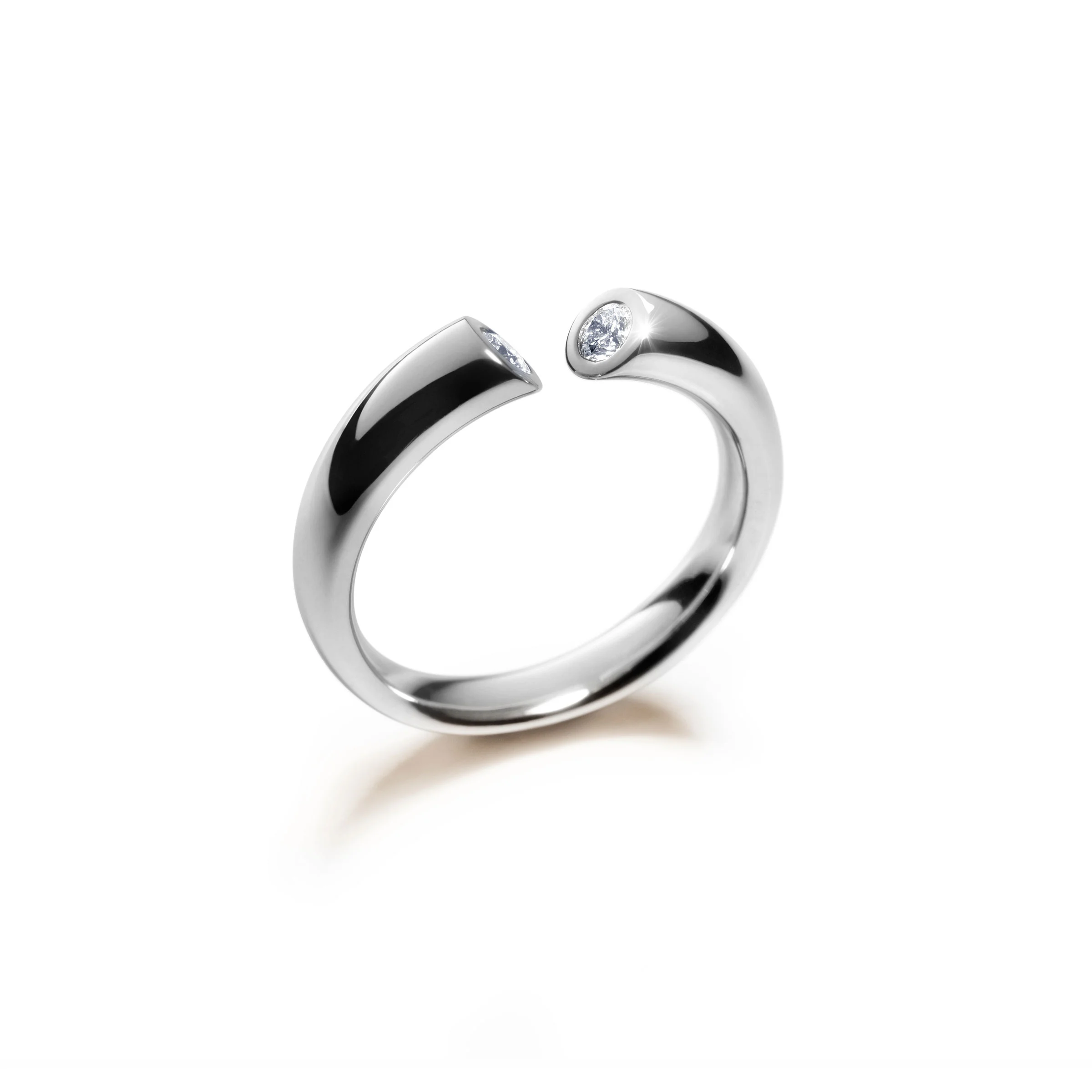 Ring DIALOG Weißgold 750/- mit 2 Brillanten zus. 0,15ct.